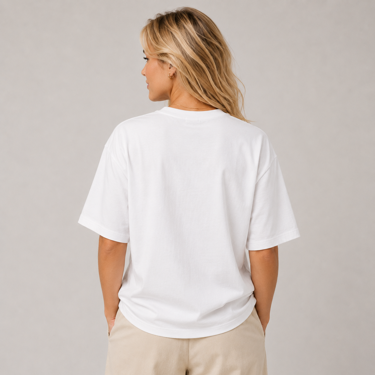 LA ROCHE PARIS BLACK COLLEGE TEE
